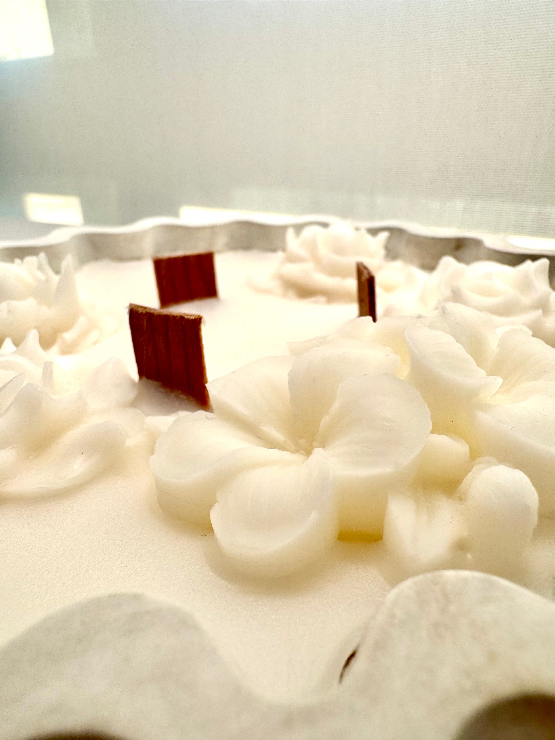 Alabaster Bloom – Handcrafted Luxe Floral Soy Candle Bowl Candle - Candles Co.