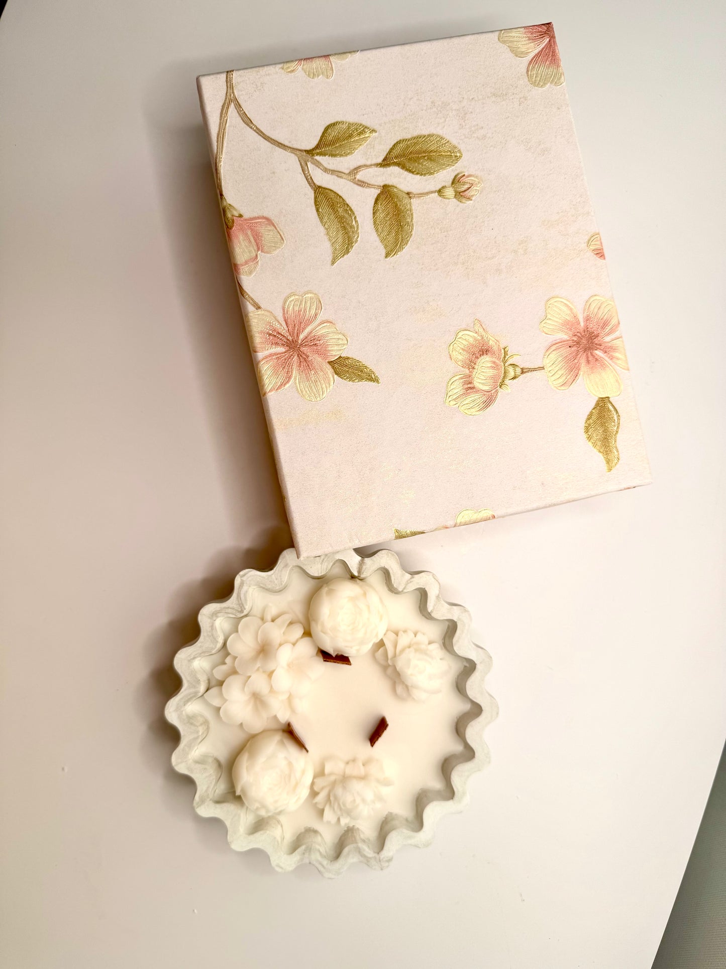 Alabaster Bloom – Handcrafted Luxe Floral Soy Candle Bowl Candle - Candles Co.