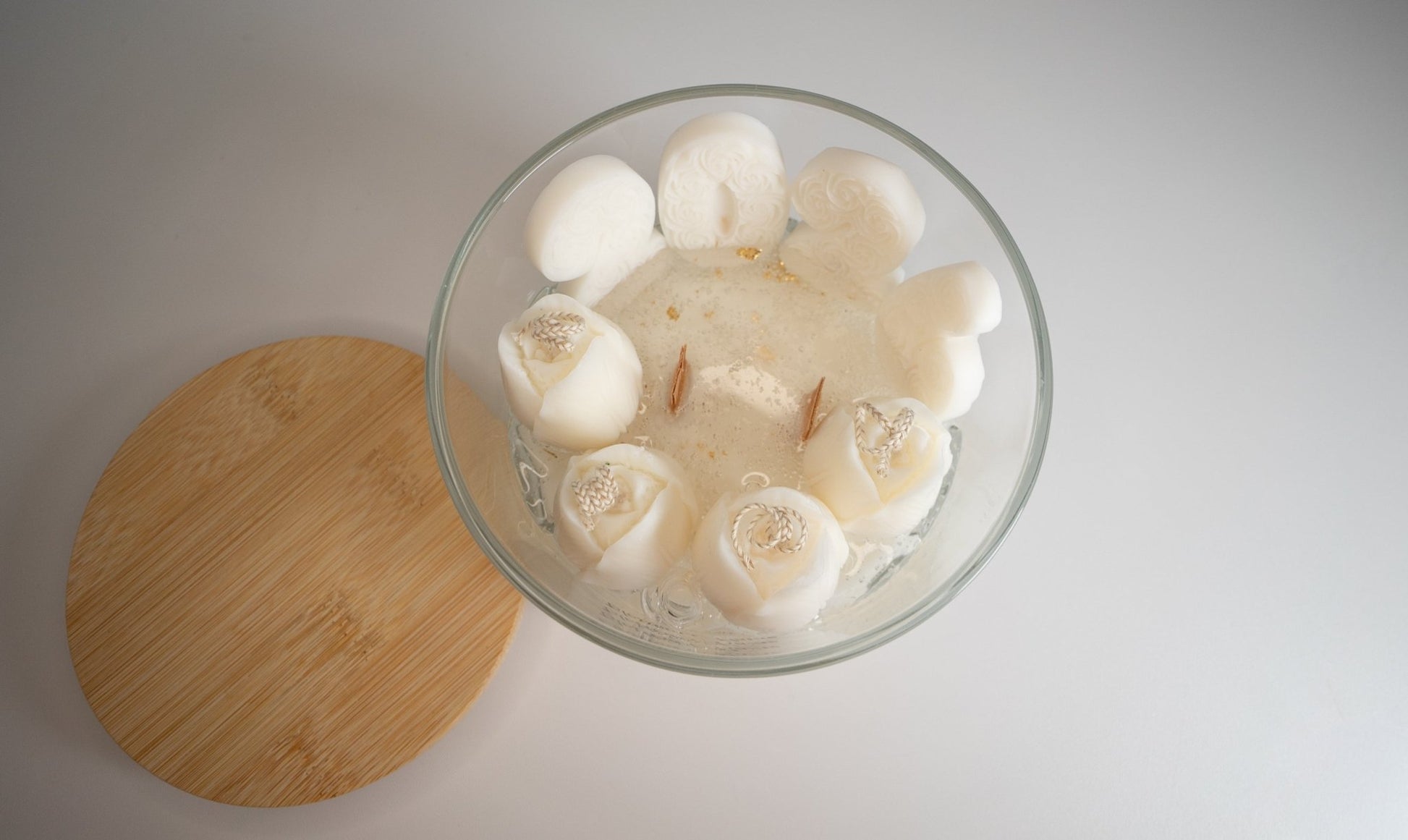 Blossom & Flame 2026 Celebration Candle – Soy & Jelly Wax with Tulip Flowers & Numerals (24 oz) - Candles Co.