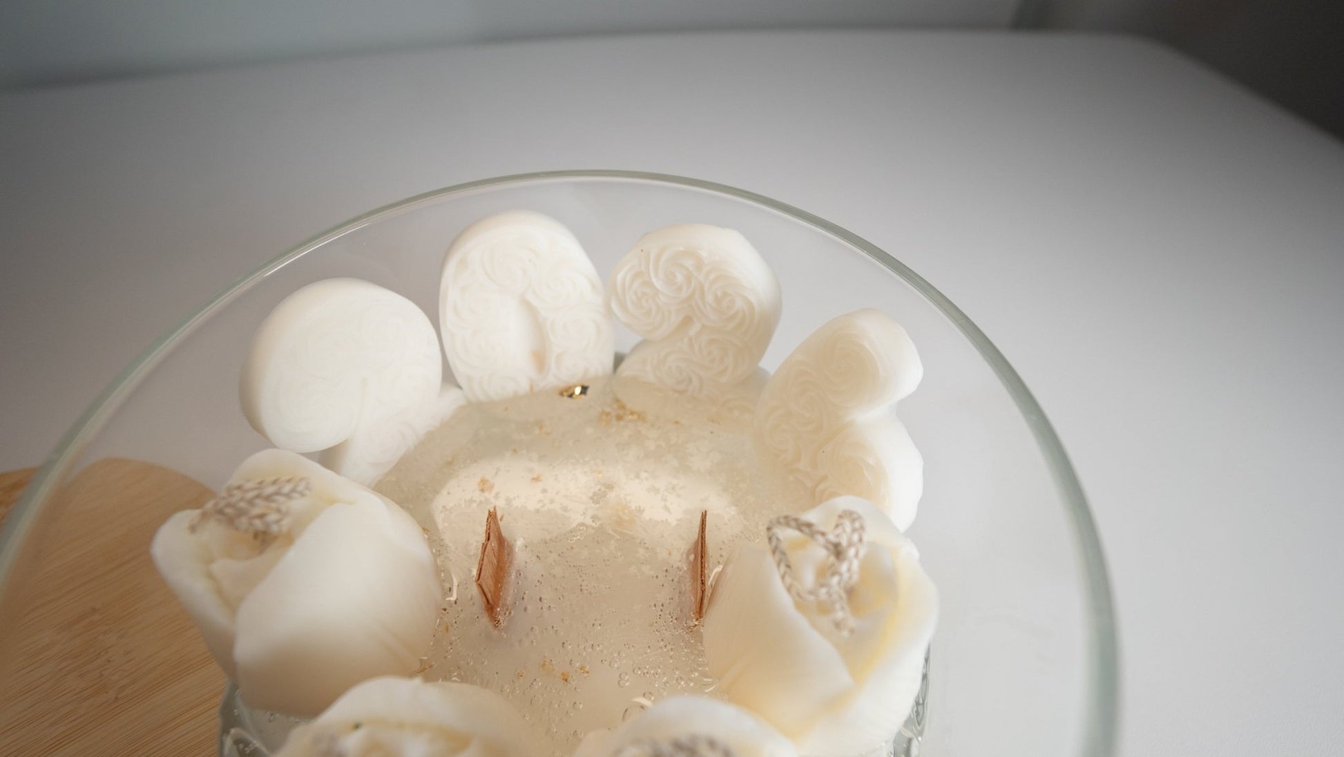 Blossom & Flame 2026 Celebration Candle – Soy & Jelly Wax with Tulip Flowers & Numerals (24 oz) - Candles Co.