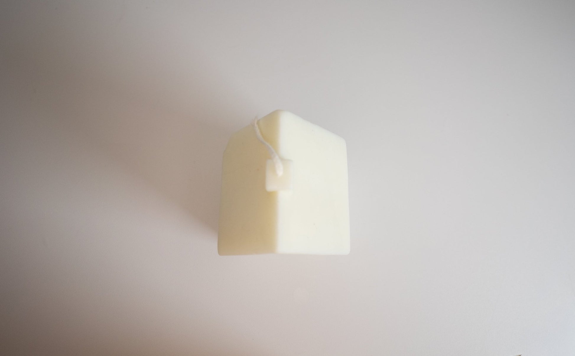 Christmas Cabin Candle – Hand - Poured Soy Wax Log Cabin - Candles Co.