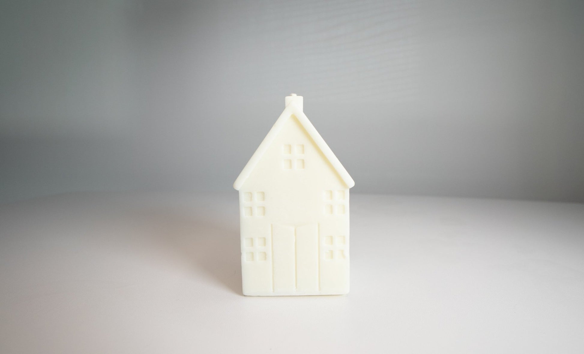 Christmas Cabin Candle – Hand - Poured Soy Wax Log Cabin - Candles Co.