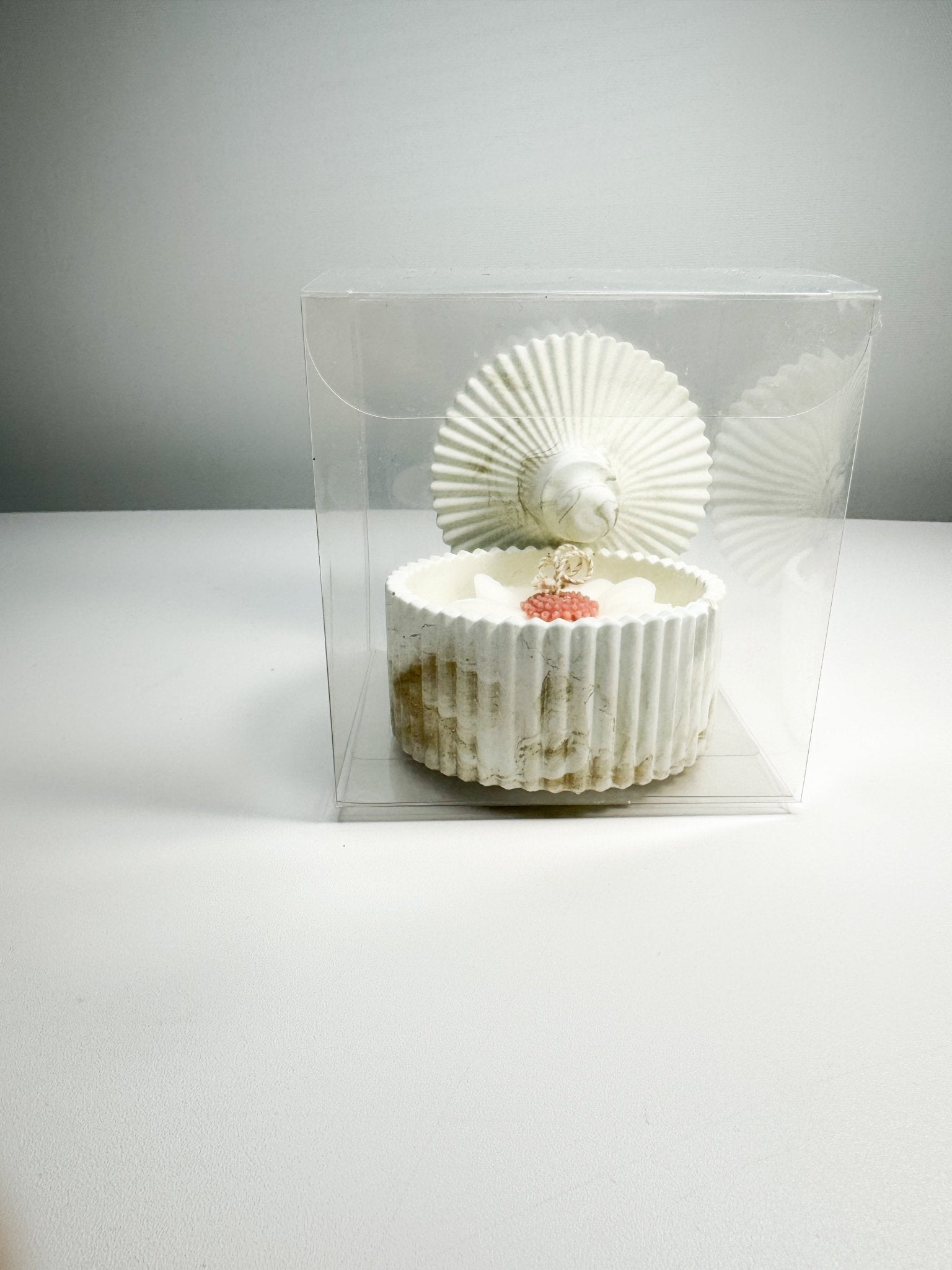 Handmade Eco Resin Ribbed Candle Bowl with Lid | Soy Wax Daisy Flower Candle - Candles Co.