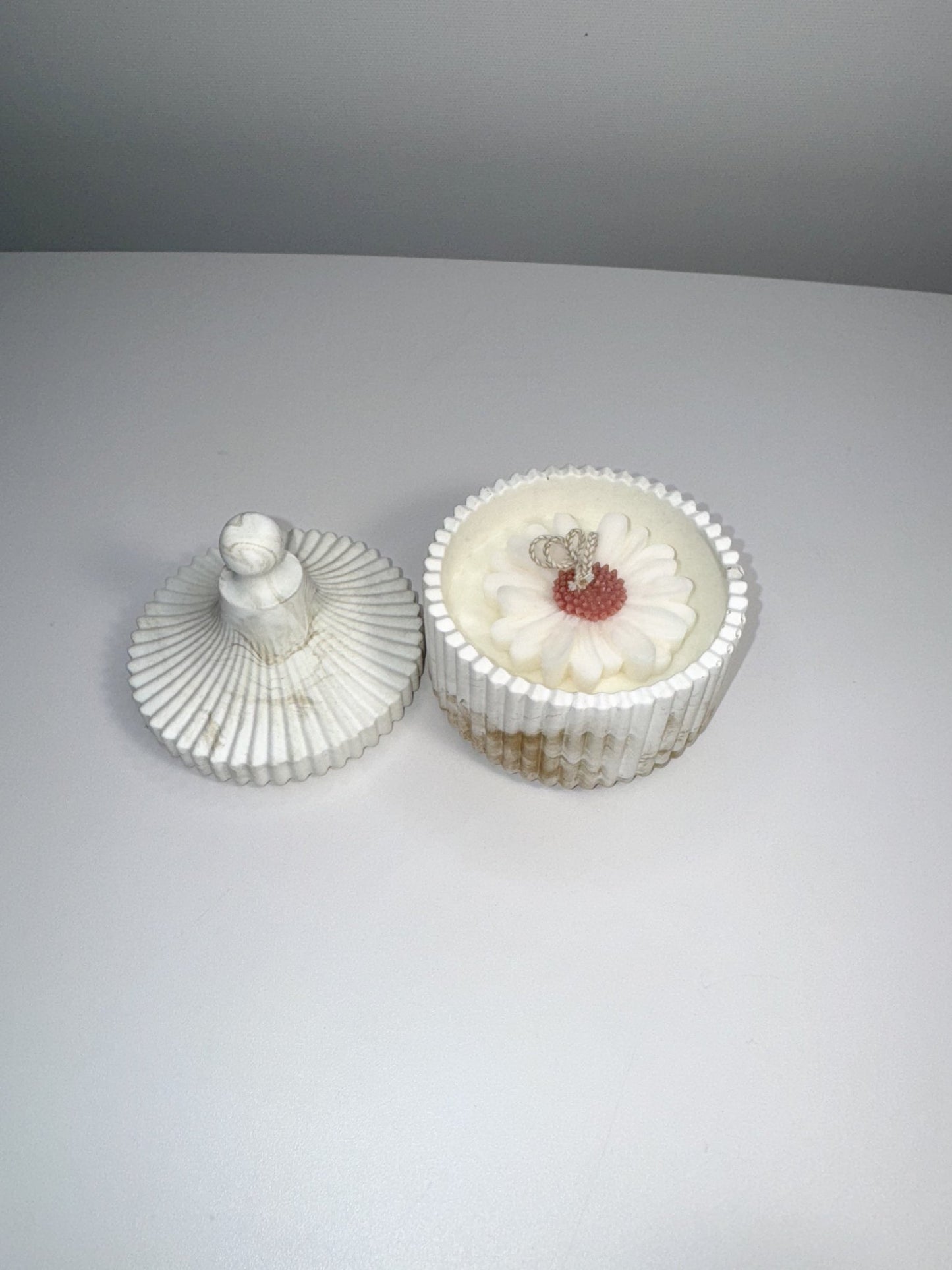 Handmade Eco Resin Ribbed Candle Bowl with Lid | Soy Wax Daisy Flower Candle - Candles Co.
