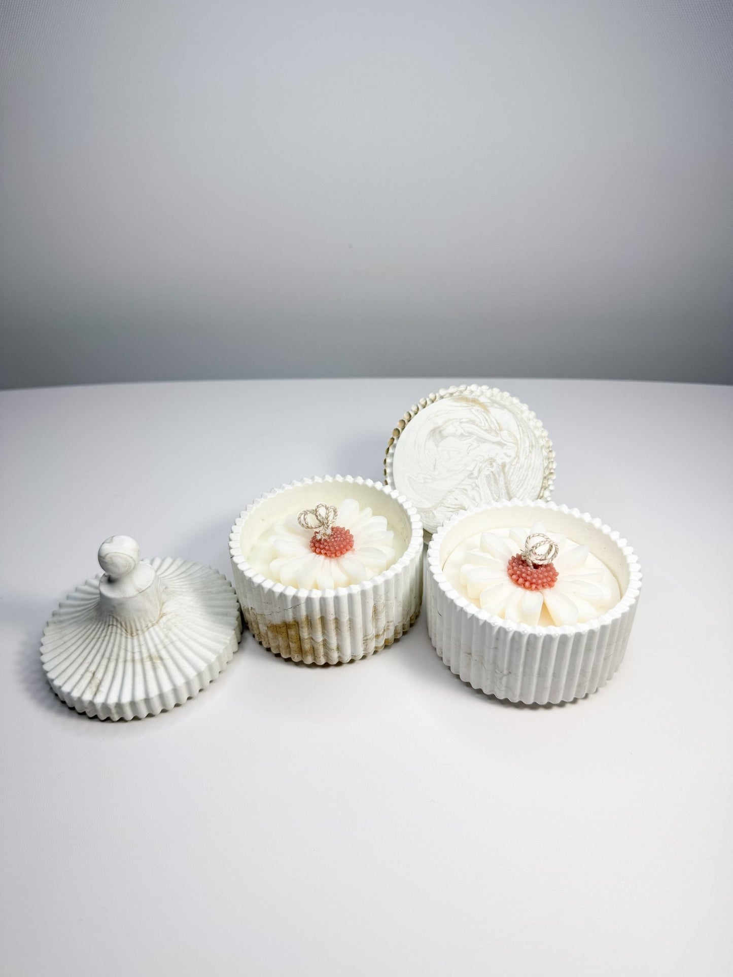 Handmade Eco Resin Ribbed Candle Bowl with Lid | Soy Wax Daisy Flower Candle - Candles Co.