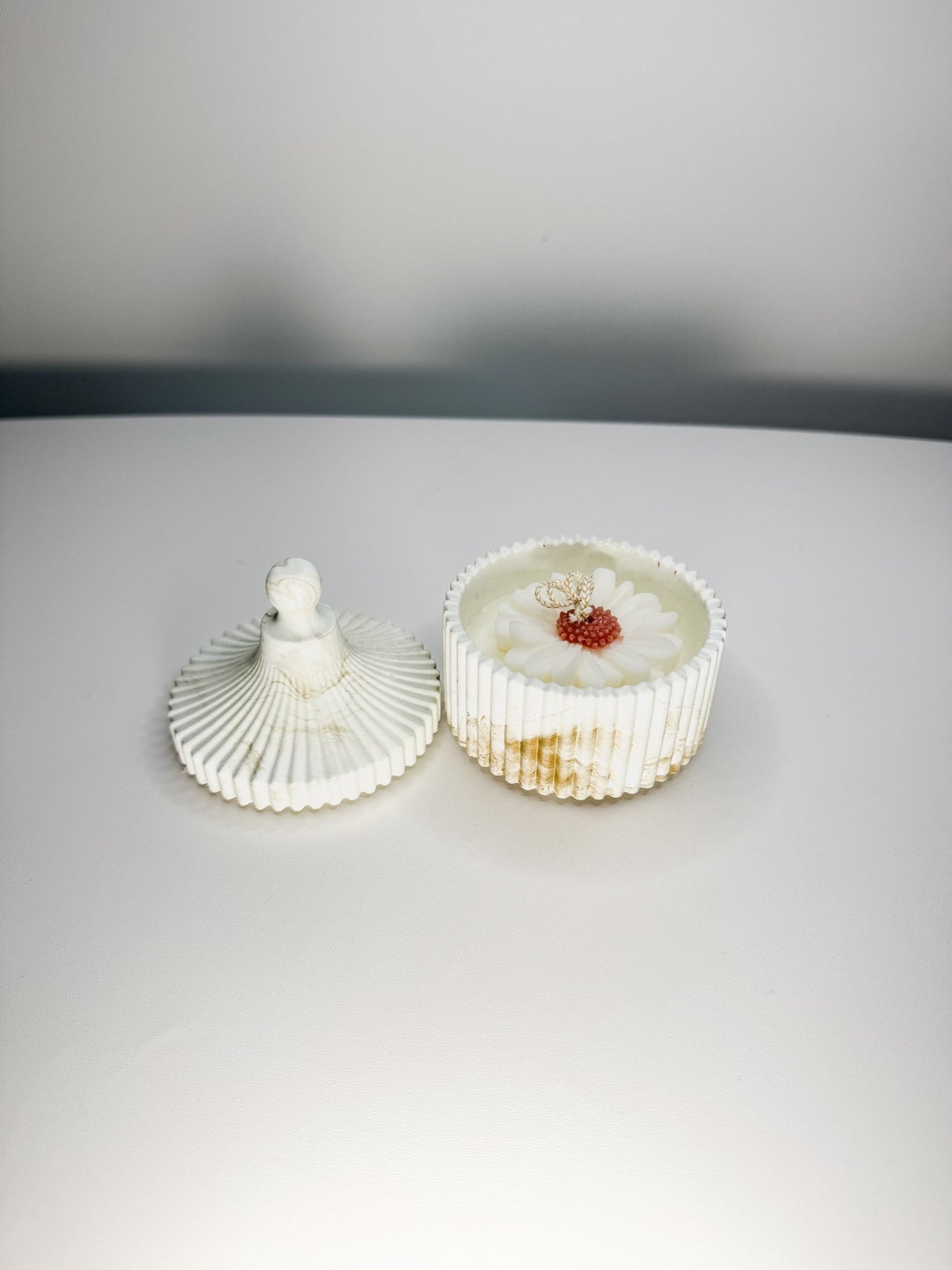 Handmade Eco Resin Ribbed Candle Bowl with Lid | Soy Wax Daisy Flower Candle - Candles Co.