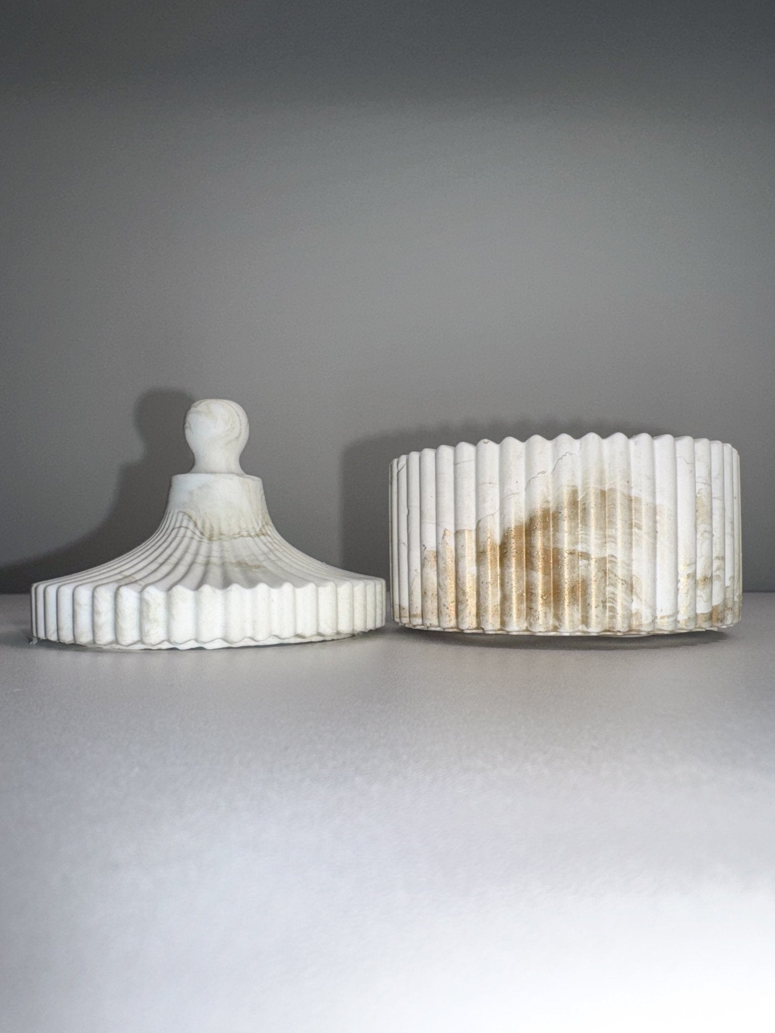 Handmade Eco Resin Ribbed Candle Bowl with Lid | Soy Wax Daisy Flower Candle - Candles Co.