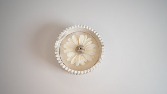 Ribbed Daisy Candle Bowl – Handcrafted Soy Wax & Eco Resin - Candles Co.
