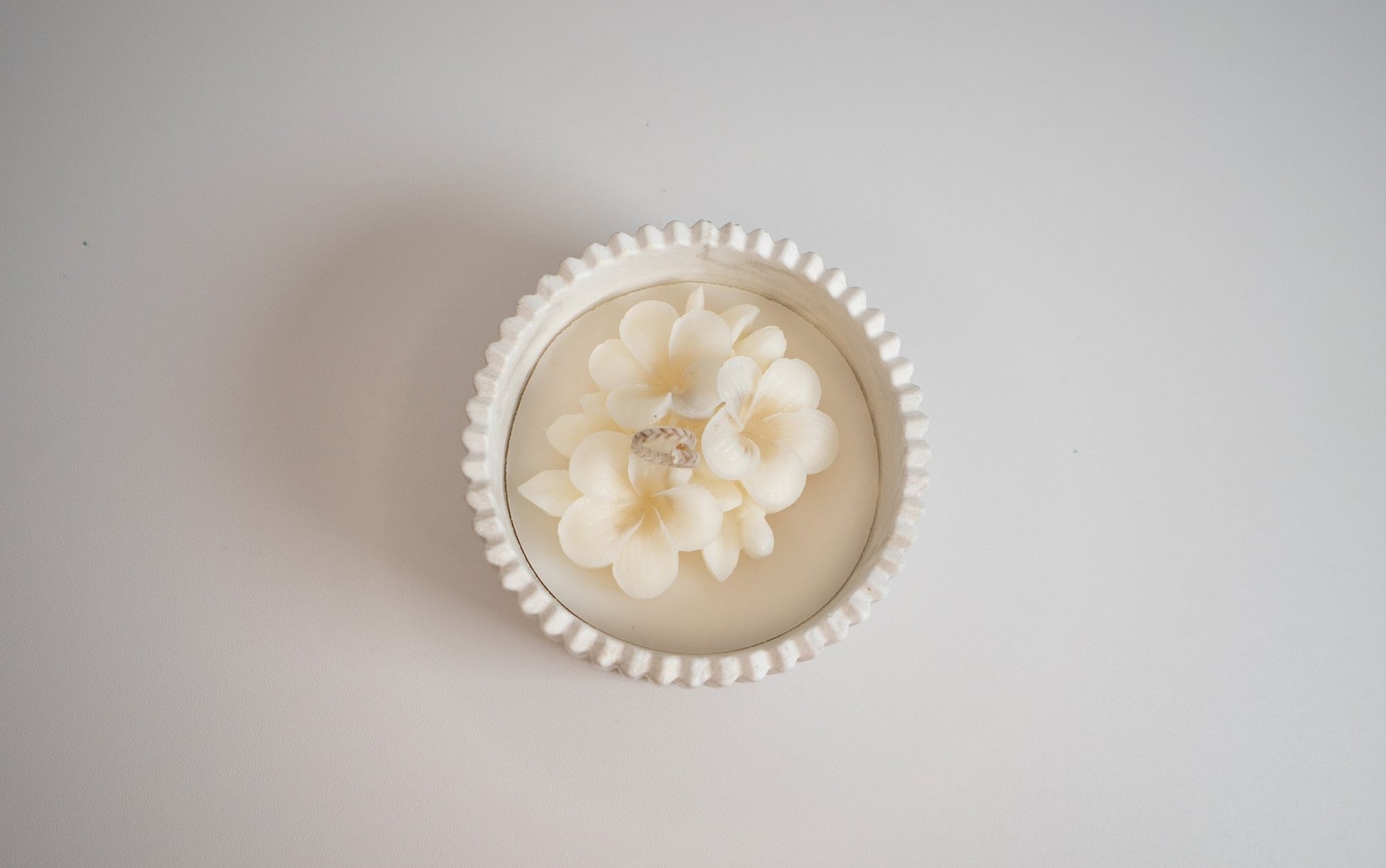 Ribbed Frangipani Candle Bowl – Handcrafted Soy Wax & Eco Resin - Candles Co.