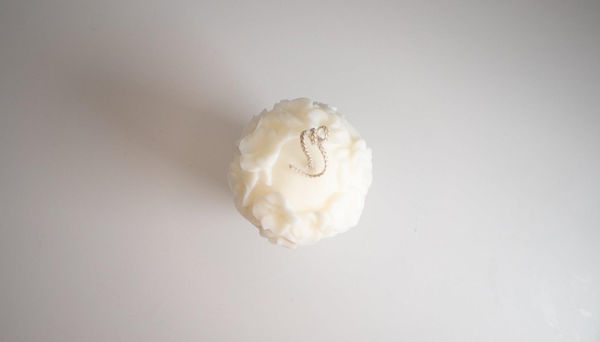 Short Floral Pillar Candle – Handcrafted Soy Wax with Embossed Gardenia Vine Flowers - Candles Co.